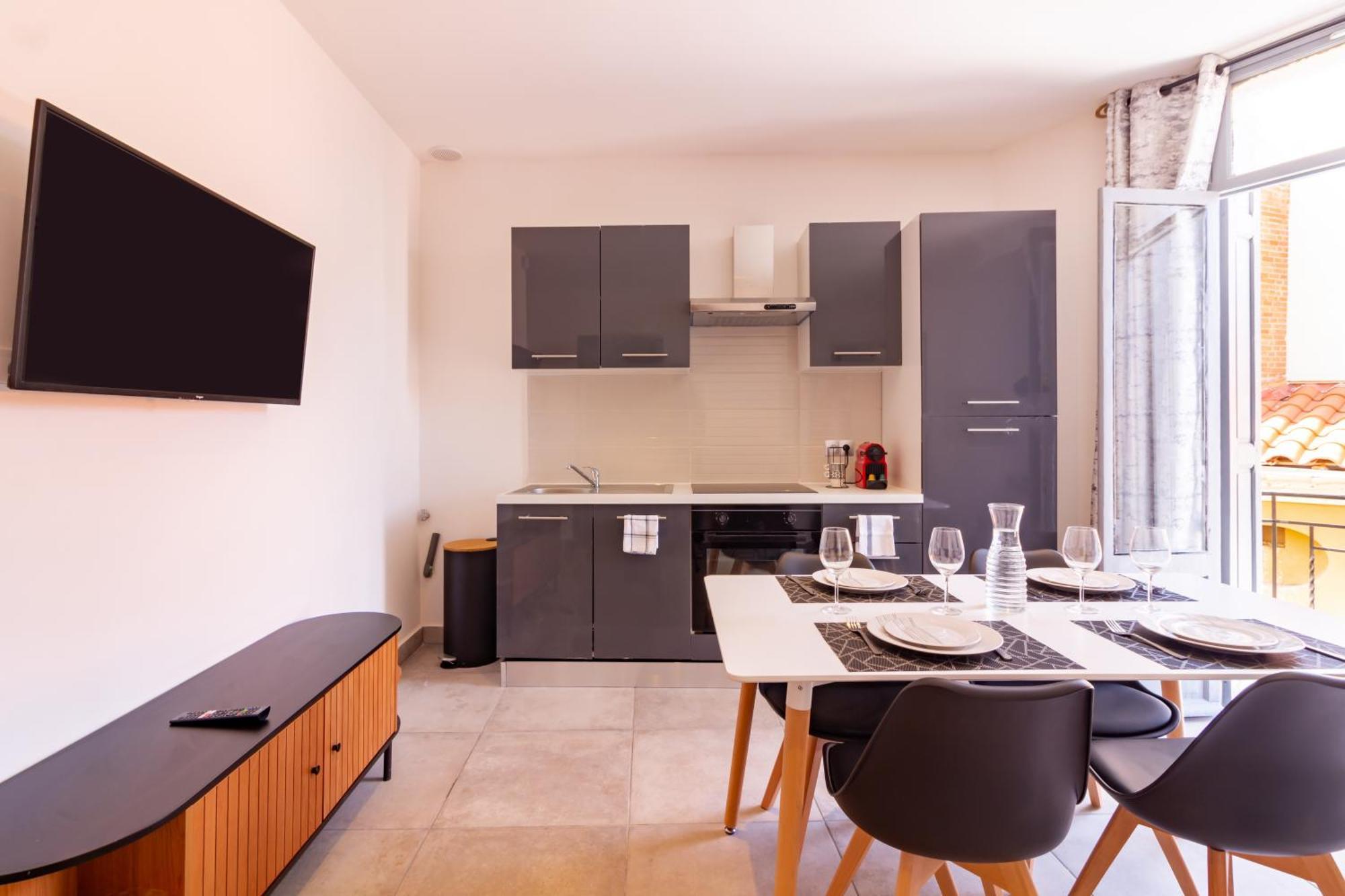 Moderne Et Elegant Michel Torrent Apartment Perpignan